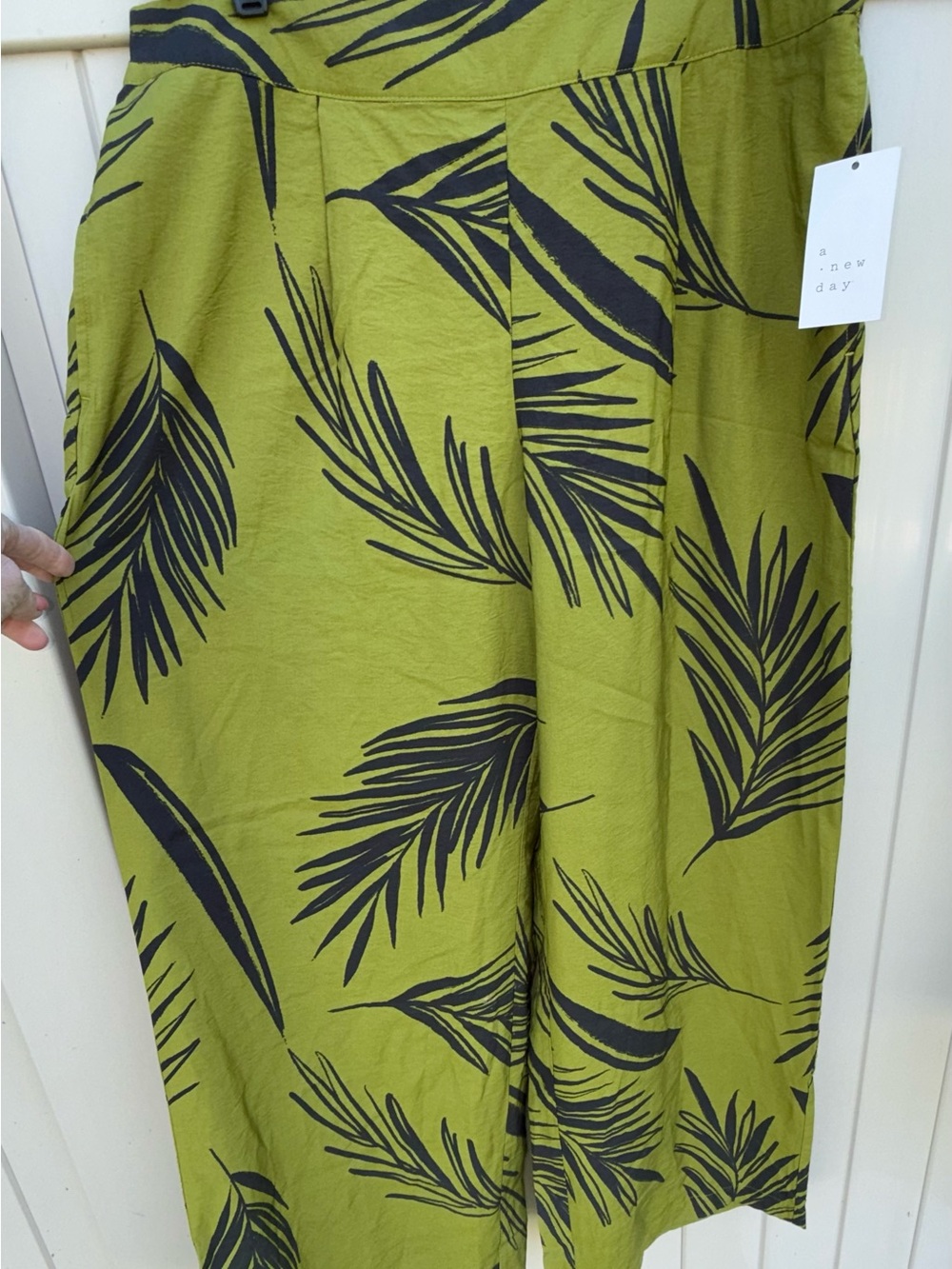 Size L Flowy Breezy Lightweight a new day Olive Green/Black Print Wide-Leg Pants